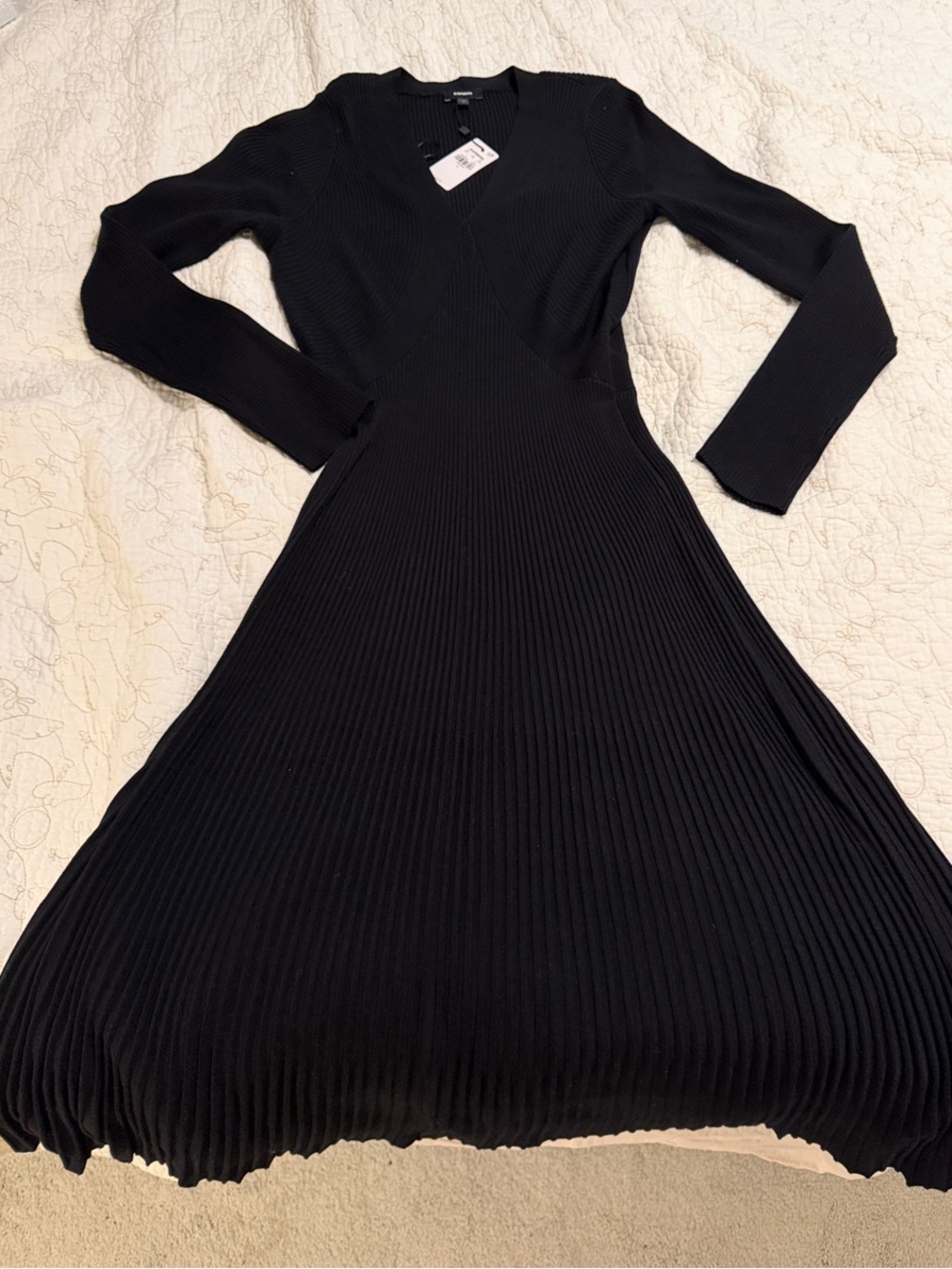 Express Black Ribbed V-Neck Long-Sleeve Pleated Midi Dress